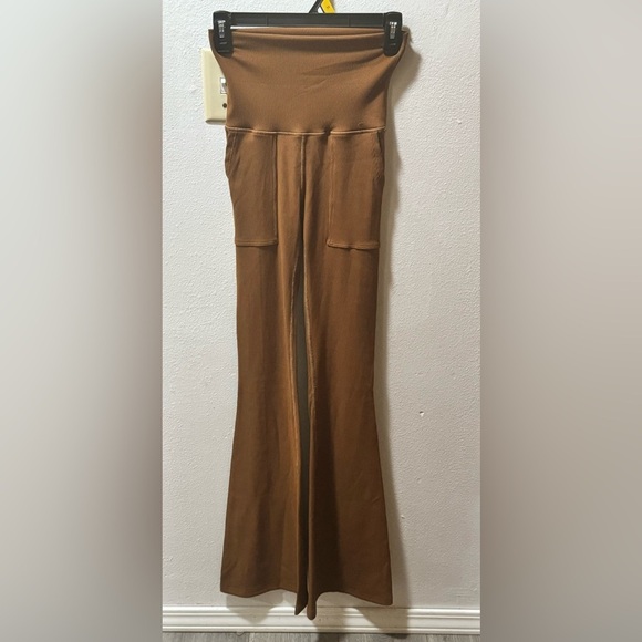 OFFLINE BY AERIE REAL ME HIGH
WAISTED CROSSOVER FLARE
LEGGING Size Small - Picture 3 of 11